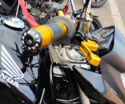 MANOPLA RIZOMA PESO LONGO (1 PAR) PRETO COM DOURADO