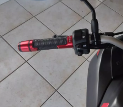 MANOPLA RIZOMA TRANSFORMERS (1 PAR) PRETO COM VERMELHO