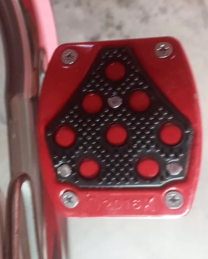 SUPORTE PEDAL FREIO VERMELHO (UND)