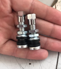 VALVULA PARA PNEU DE BORRACHA METAL CROMADO (1 PAR)