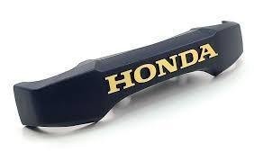 EMBLEMA FRONTAL TITAN 2000 OURO